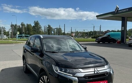 Mitsubishi Outlander III рестайлинг 3, 2019 год, 2 280 000 рублей, 4 фотография
