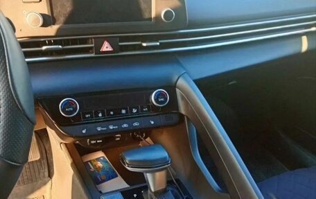 Hyundai Elantra, 2022 год, 2 200 000 рублей, 10 фотография