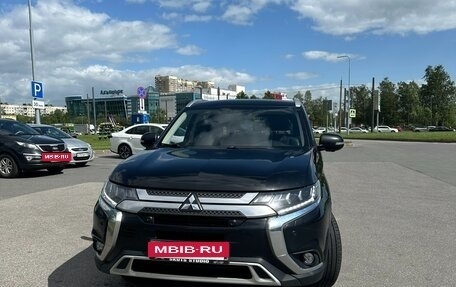 Mitsubishi Outlander III рестайлинг 3, 2019 год, 2 280 000 рублей, 2 фотография