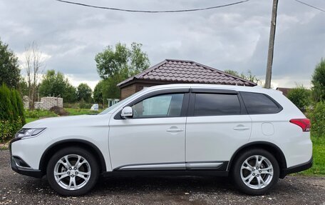 Mitsubishi Outlander III рестайлинг 3, 2020 год, 2 499 900 рублей, 3 фотография