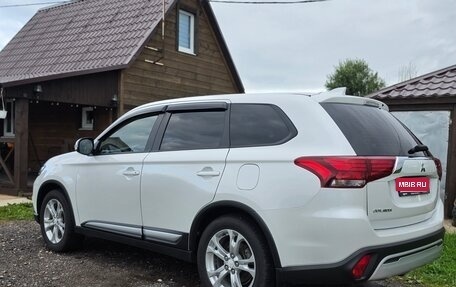 Mitsubishi Outlander III рестайлинг 3, 2020 год, 2 499 900 рублей, 4 фотография