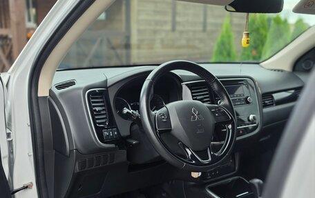 Mitsubishi Outlander III рестайлинг 3, 2020 год, 2 499 900 рублей, 15 фотография