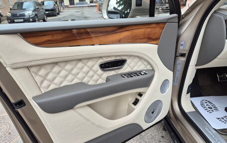 Bentley Bentayga I, 2021 год, 21 000 000 рублей, 12 фотография