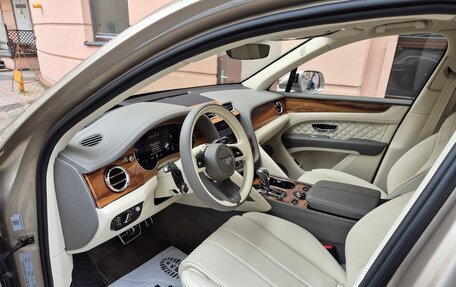 Bentley Bentayga I, 2021 год, 21 000 000 рублей, 11 фотография