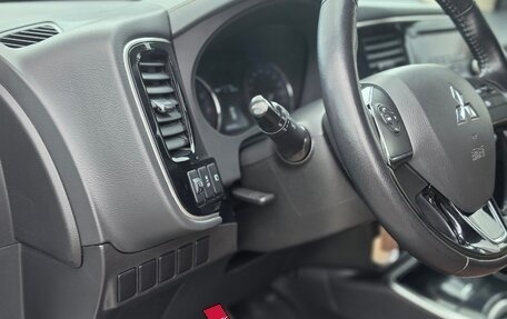 Mitsubishi Outlander III рестайлинг 3, 2020 год, 2 499 900 рублей, 17 фотография