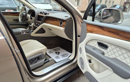 Bentley Bentayga I, 2021 год, 21 000 000 рублей, 16 фотография