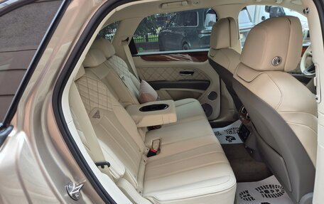 Bentley Bentayga I, 2021 год, 21 000 000 рублей, 18 фотография