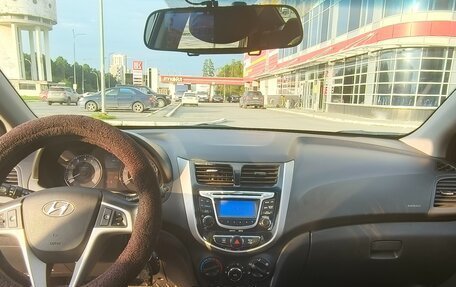 Hyundai Solaris II рестайлинг, 2011 год, 730 000 рублей, 10 фотография