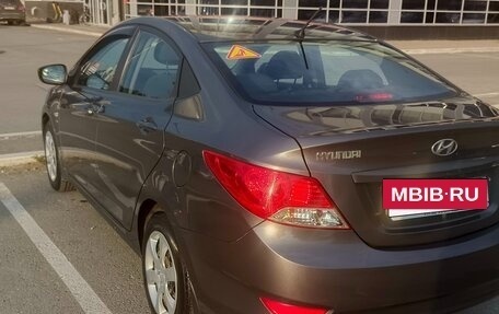 Hyundai Solaris II рестайлинг, 2011 год, 730 000 рублей, 5 фотография