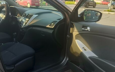 Hyundai Solaris II рестайлинг, 2011 год, 730 000 рублей, 13 фотография