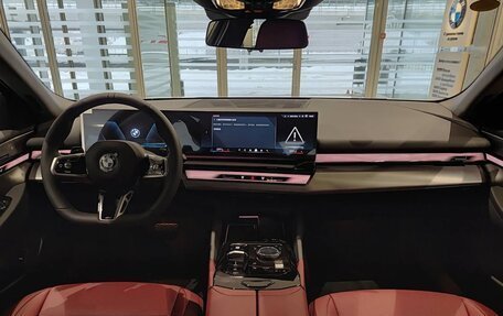 BMW 5 серия, 2025 год, 8 300 000 рублей, 15 фотография