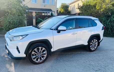 Toyota RAV4, 2020 год, 2 290 000 рублей, 1 фотография