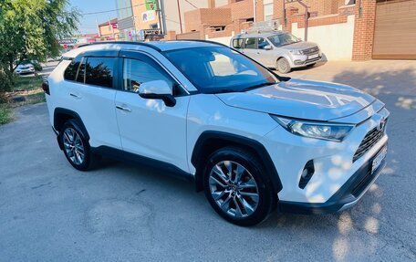 Toyota RAV4, 2020 год, 2 290 000 рублей, 3 фотография