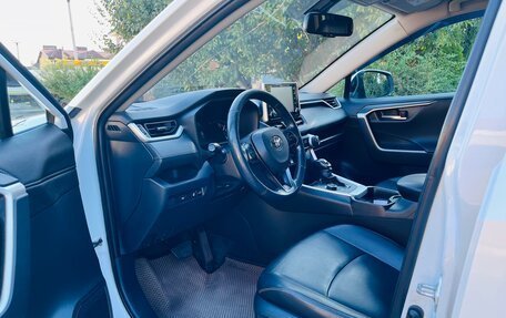Toyota RAV4, 2020 год, 2 290 000 рублей, 15 фотография