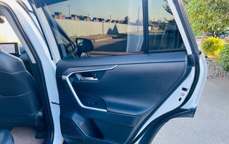 Toyota RAV4, 2020 год, 2 290 000 рублей, 8 фотография