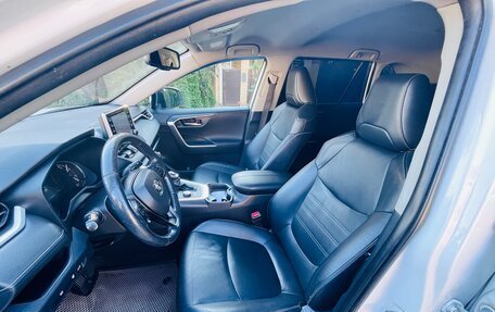 Toyota RAV4, 2020 год, 2 290 000 рублей, 18 фотография