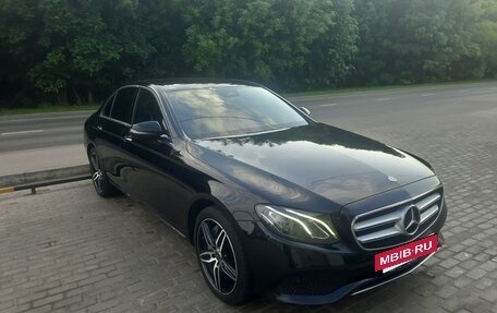 Mercedes-Benz E-Класс, 2017 год, 3 100 000 рублей, 5 фотография