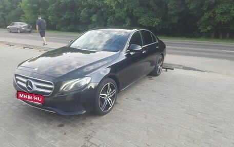 Mercedes-Benz E-Класс, 2017 год, 3 100 000 рублей, 4 фотография