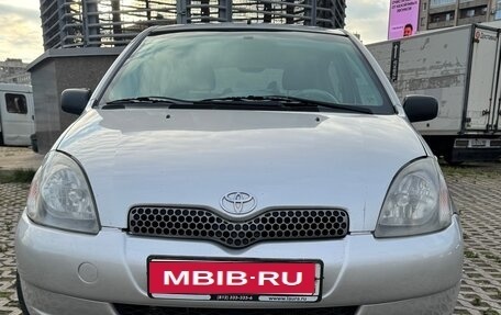 Toyota Yaris I рестайлинг, 2000 год, 299 000 рублей, 1 фотография