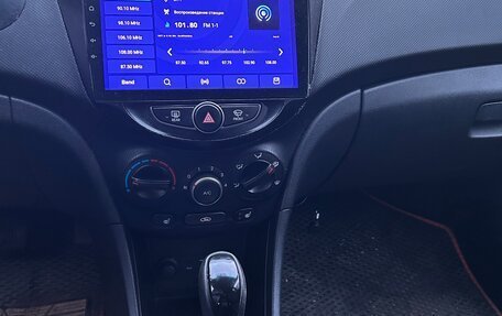 Hyundai Solaris II рестайлинг, 2015 год, 1 050 000 рублей, 8 фотография