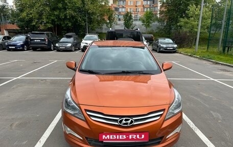 Hyundai Solaris II рестайлинг, 2015 год, 1 050 000 рублей, 2 фотография