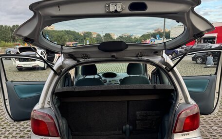 Toyota Yaris I рестайлинг, 2000 год, 299 000 рублей, 11 фотография
