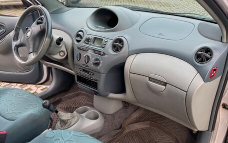 Toyota Yaris I рестайлинг, 2000 год, 299 000 рублей, 12 фотография