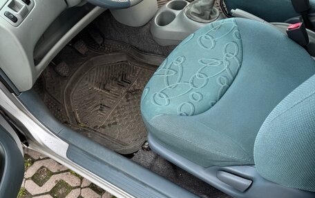 Toyota Yaris I рестайлинг, 2000 год, 299 000 рублей, 20 фотография