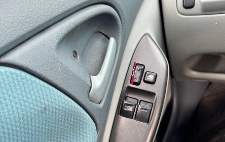 Toyota Yaris I рестайлинг, 2000 год, 299 000 рублей, 18 фотография