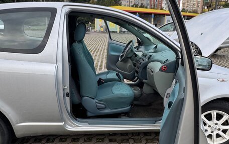 Toyota Yaris I рестайлинг, 2000 год, 299 000 рублей, 32 фотография