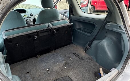 Toyota Yaris I рестайлинг, 2000 год, 299 000 рублей, 26 фотография