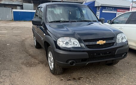 Chevrolet Niva I рестайлинг, 2018 год, 750 000 рублей, 4 фотография