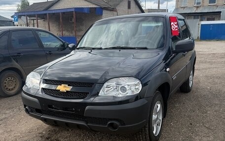 Chevrolet Niva I рестайлинг, 2018 год, 750 000 рублей, 5 фотография