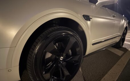Bentley Bentayga I, 2017 год, 9 400 000 рублей, 9 фотография