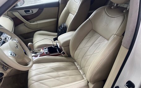 Infiniti QX70, 2013 год, 2 270 000 рублей, 11 фотография
