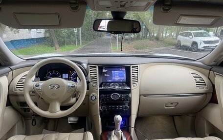 Infiniti QX70, 2013 год, 2 270 000 рублей, 8 фотография