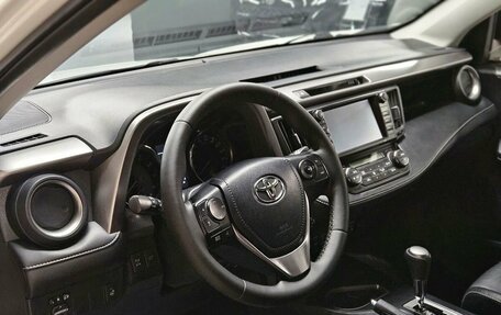 Toyota RAV4, 2017 год, 2 450 000 рублей, 11 фотография