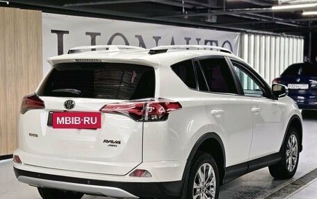Toyota RAV4, 2017 год, 2 450 000 рублей, 6 фотография