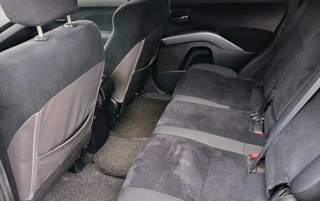 Mitsubishi Outlander III рестайлинг 3, 2008 год, 750 000 рублей, 11 фотография