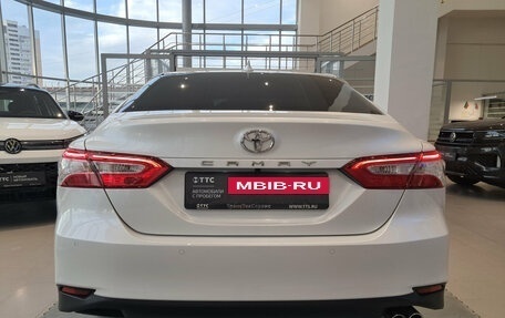 Toyota Camry, 2021 год, 2 850 000 рублей, 6 фотография
