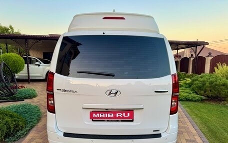 Hyundai Grand Starex Grand Starex I рестайлинг 2, 2019 год, 3 950 000 рублей, 6 фотография