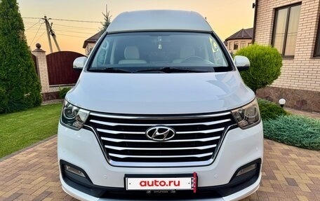 Hyundai Grand Starex Grand Starex I рестайлинг 2, 2019 год, 3 950 000 рублей, 3 фотография