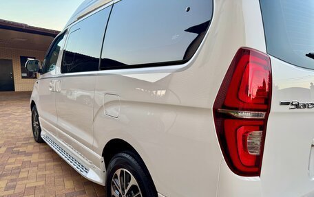 Hyundai Grand Starex Grand Starex I рестайлинг 2, 2019 год, 3 950 000 рублей, 12 фотография