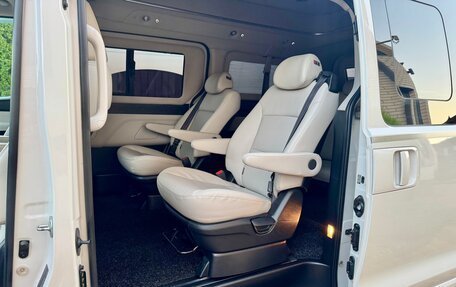 Hyundai Grand Starex Grand Starex I рестайлинг 2, 2019 год, 3 950 000 рублей, 21 фотография