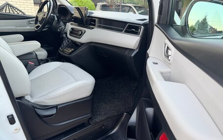 Hyundai Grand Starex Grand Starex I рестайлинг 2, 2019 год, 3 950 000 рублей, 13 фотография