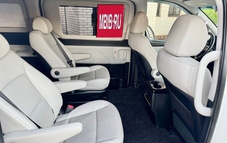 Hyundai Grand Starex Grand Starex I рестайлинг 2, 2019 год, 3 950 000 рублей, 16 фотография