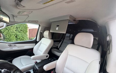 Hyundai Grand Starex Grand Starex I рестайлинг 2, 2019 год, 3 950 000 рублей, 23 фотография