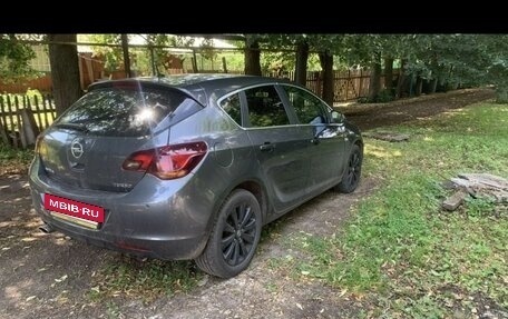Opel Astra J, 2011 год, 620 000 рублей, 2 фотография