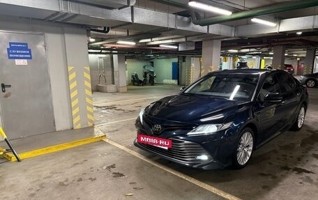 Toyota Camry, 2018 год, 2 650 000 рублей, 3 фотография