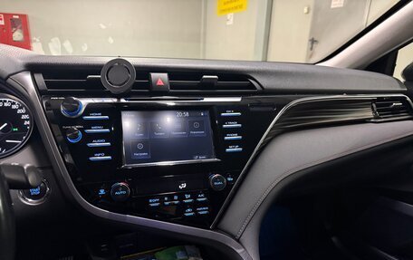 Toyota Camry, 2018 год, 2 650 000 рублей, 11 фотография